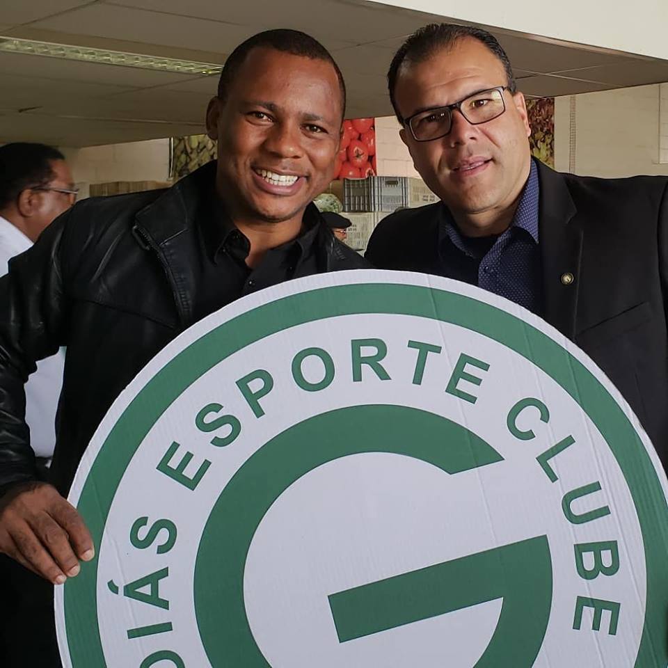 Recebendo doação do Mesa Brasil com o Goiàs Esporte Clube